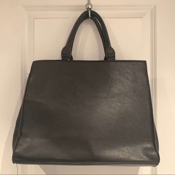 Black Bag w/Detachable Strap - Picture 4 of 7